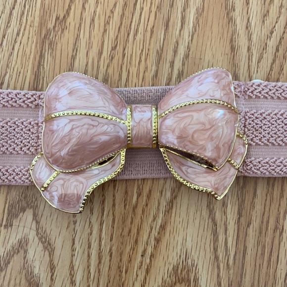 Suzy Shier belt with bow clasp - Picture 2 of 4
